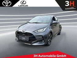 Grau Neu 2025 Toyota Yaris Hybrid Style Limousine | 31.390 € (Etwas zu teuer)
