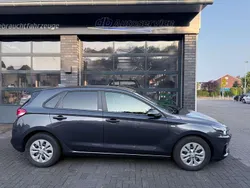 Grau Gebraucht 2021 Hyundai i30 Select Limousine | 15.890 € (Fairer Preis)