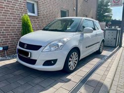 Weiß Gebraucht 2013 Suzuki Swift Kleinwagen | 5.400 €