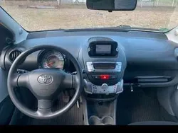 Weiß Gebraucht 2011 Toyota Aygo Edition Kleinwagen | 2.700 € (Fairer Preis)