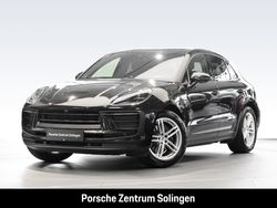 Tiefschwarzmetallic Gebraucht 2023 Porsche Macan SUV | 73.950 € (Teuer)