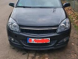 Schwarz Gebraucht 2007 Opel Astra Cabriolet Cabrio | 1.850 €