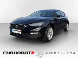 Mitternachtsschwarz Gebraucht 2025 Seat Leon Style Limousine | 33.490 € (Fairer Preis)
