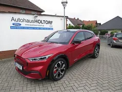 Lucidrot metallic (metallic) Gebraucht 2022 Ford Mustang Mach-E Extended Range SUV | 36.979 € (Guter Preis)