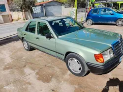 Grün Gebraucht 1985 Mercedes E200 Limousine | 10.000 €