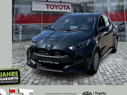 Schwarz Gebraucht 2022 Toyota Yaris Hybrid Comfort Limousine | 17.490 € (Superpreis)