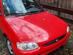 Rot Gebraucht 1996 Ford Escort Limousine | 800 €