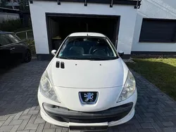 Weiß Gebraucht 2011 Peugeot 206+ Kleinwagen | 1.500 €