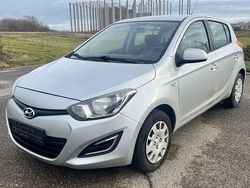 Silber Gebraucht 2013 Hyundai i20 Classic Limousine | 3.400 € (Guter Preis)