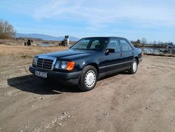 Blau Gebraucht 1988 Mercedes E230 Limousine | 5.900 €