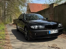 Schwarz Gebraucht 2002 BMW 320 Kombi | 1.999 € (Fairer Preis)