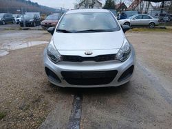 Silber Gebraucht 2013 Kia Rio Limousine | 1.300 € (Teuer)