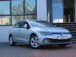 Silber Gebraucht 2022 VW Golf VIII Life Limousine | 20.900 € (Guter Preis)