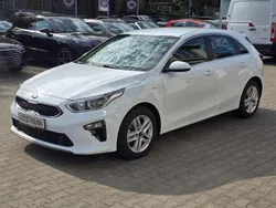 Wd) cararraweiss (weiss Gebraucht 2021 Kia Ceed Vision Limousine | 18.980 € (Superpreis)