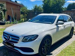 Weiß Gebraucht 2017 Mercedes 220 Kombi | 15.999 €