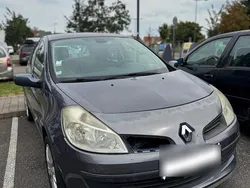 Grau Gebraucht 2006 Renault Clio II Kleinwagen | 2.000 €