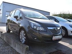 Grau Gebraucht 2013 Opel Meriva Innovation Van / Kleinbus | 6.400 € (Fairer Preis)