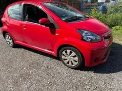 Rot Gebraucht 2013 Toyota Aygo Kleinwagen | 1.900 € (Guter Preis)