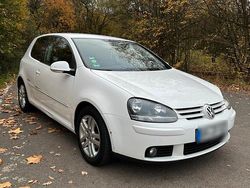 Weiß Gebraucht 2008 VW Golf V Edition Kleinwagen | 1.700 € (Fairer Preis)