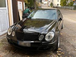 Schwarz Gebraucht 2007 Mercedes E220 Avantgarde Limousine | 9.800 €