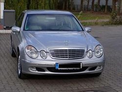Silber Gebraucht 2003 Mercedes E270 Elegance Limousine | 11.000 €