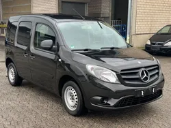 Schwarz Gebraucht 2015 Renault Kangoo Van / Kleinbus | 6.950 € (Fairer Preis)