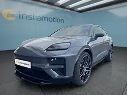 Grau Gebraucht 2025 Porsche Macan Turbo SUV | 130.849 € (Fairer Preis)