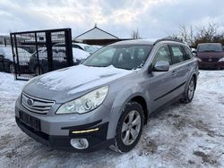 Grau Gebraucht 2010 Subaru Outback Kombi | 4.400 €