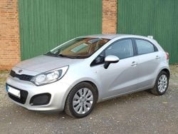 Silber Gebraucht 2011 Kia Rio Limousine | 5.300 € (Fairer Preis)