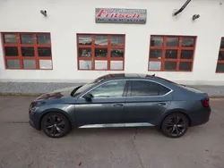 Grau Gebraucht 2016 Skoda Superb LAURIN & KLEMENT Limousine | 18.900 € (Fairer Preis)