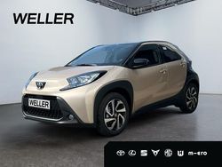 Beige (ginger beige /dach schwarz) Neu 2025 Toyota Aygo Kleinwagen | 14.508 €