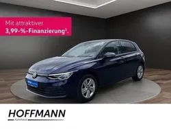 Blau Gebraucht 2020 VW Golf VIII Life Limousine | 19.990 € (Etwas zu teuer)