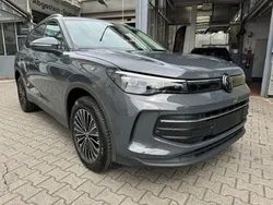 Grau Gebraucht 2024 VW Tiguan Life SUV | 41.850 € (Superpreis)