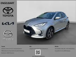 Shimmering silver metallic Neu 2025 Toyota Yaris Hybrid Comfort Kleinwagen | 26.190 € (Fairer Preis)