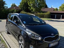 Schwarz Gebraucht 2016 Kia Carens Van / Kleinbus | 8.900 € (Fairer Preis)