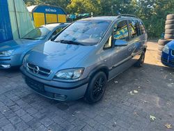 Grau Gebraucht 2003 Opel Zafira Edition Van / Kleinbus | 3.890 € (Teuer)