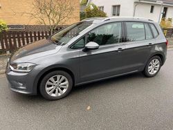 Grau Gebraucht 2017 VW Golf Sportsvan Comfortline Van / Kleinbus | 9.500 € (Fairer Preis)