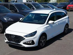 Weiß Gebraucht 2022 Hyundai i30 Trend Kombi | 15.988 € (Fairer Preis)
