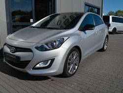 Silber Gebraucht 2013 Hyundai i30 Intro Edition Limousine | 9.990 € (Etwas zu teuer)