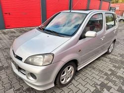 Silber Gebraucht 2001 Daihatsu YRV Plus Van | 900 €