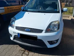 Weiß Gebraucht 2008 Ford Fiesta Kleinwagen | 650 € (Guter Preis)