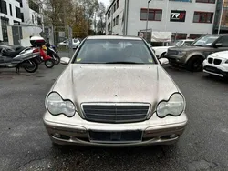 Travertinbeige metalliclack Gebraucht 2001 Mercedes C200 Limousine | 850 € (Superpreis)