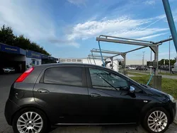 Grau Gebraucht 2009 Fiat Grande Punto Kleinwagen | 2.300 € (Etwas zu teuer)