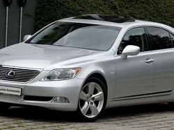 Silber Gebraucht 2007 Lexus LS460 Limousine | 22.750 €