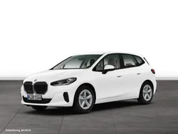 Weiß Gebraucht 2024 BMW 218 Active Tourer Van / Kleinbus | 36.054 € (Guter Preis)