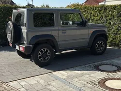 Grau Gebraucht 2020 Suzuki Jimny Comfort+ SUV | 29.400 € (Fairer Preis)