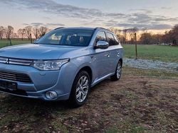 Blau Gebraucht 2013 Mitsubishi Outlander P-HEV Instyle SUV | 9.300 € (Etwas zu teuer)