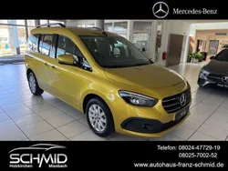 Gelb Gebraucht 2023 Mercedes 180 Progressive Limousine | 32.333 € (Etwas zu teuer)