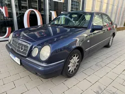 Blau Gebraucht 1996 Mercedes E230 Elegance Limousine | 4.995 € (Teuer)