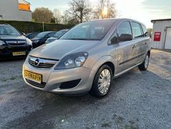 Grau Gebraucht 2011 Opel Zafira Design Edition Van / Kleinbus | 5.990 € (Etwas zu teuer)